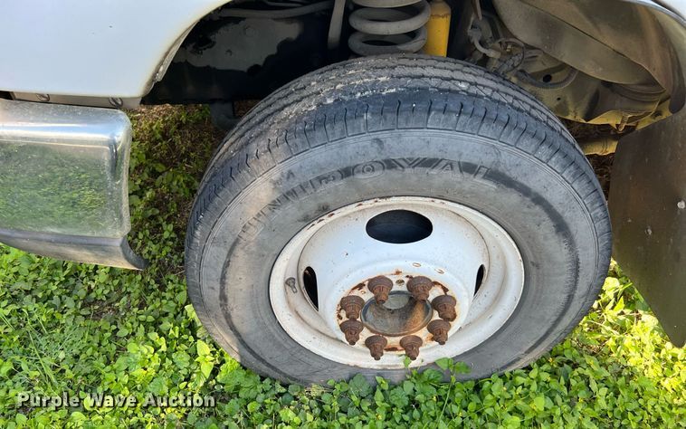 image for item MH9935 2008 Ford E450  shuttle bus