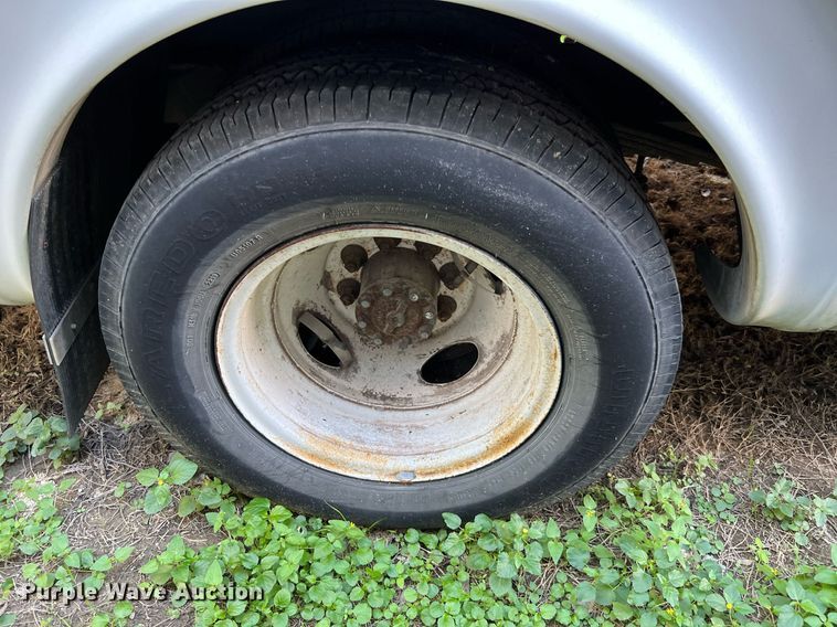 image for item MH9935 2008 Ford E450  shuttle bus