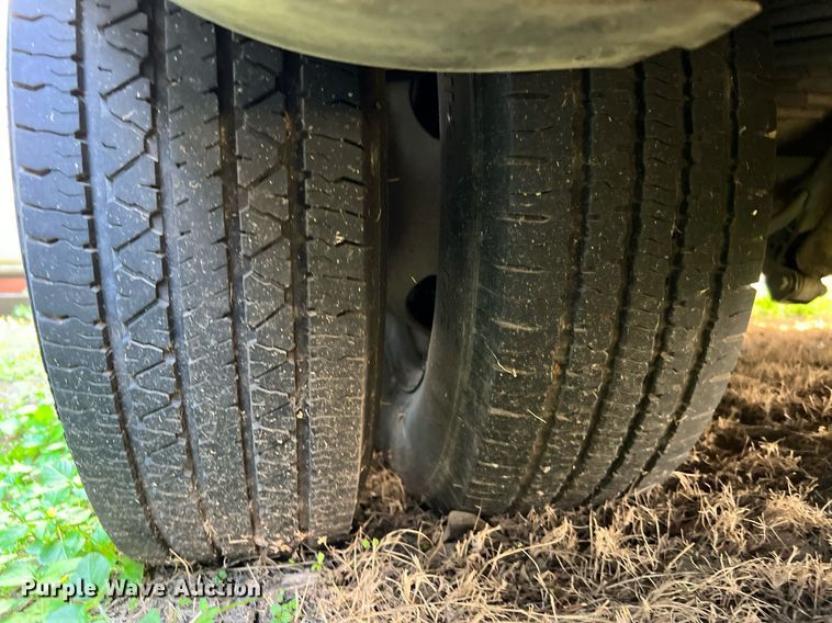 image for item MH9935 2008 Ford E450  shuttle bus