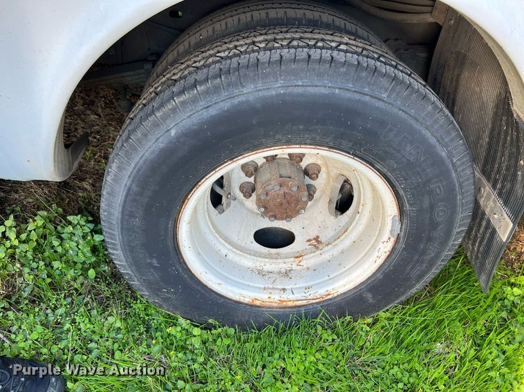 image for item MH9935 2008 Ford E450  shuttle bus