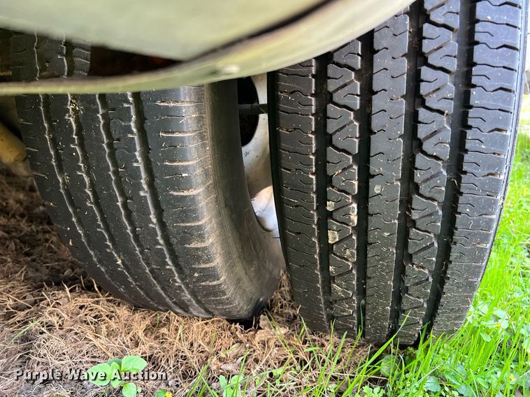 image for item MH9935 2008 Ford E450  shuttle bus