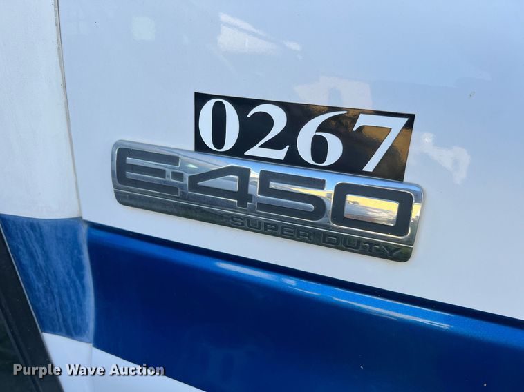 image for item MH9935 2008 Ford E450  shuttle bus