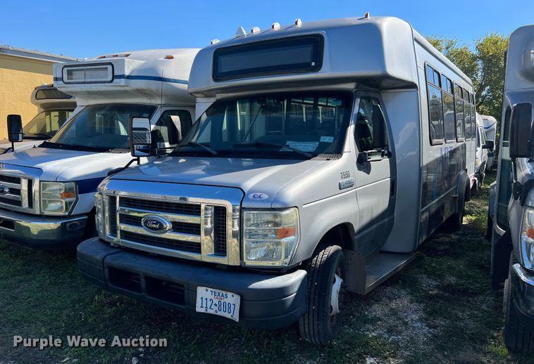 image for item MH9937 2011 Ford E450  shuttle bus