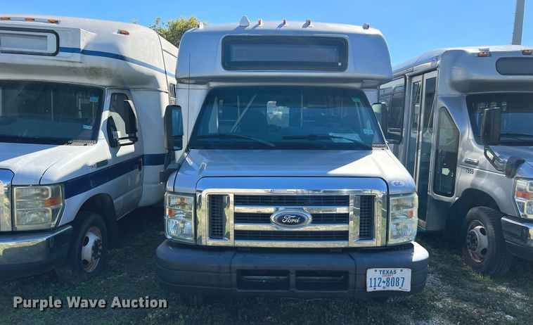image for item MH9937 2011 Ford E450  shuttle bus