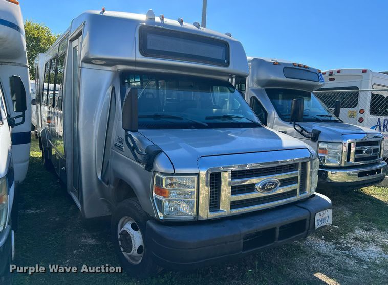 image for item MH9937 2011 Ford E450  shuttle bus