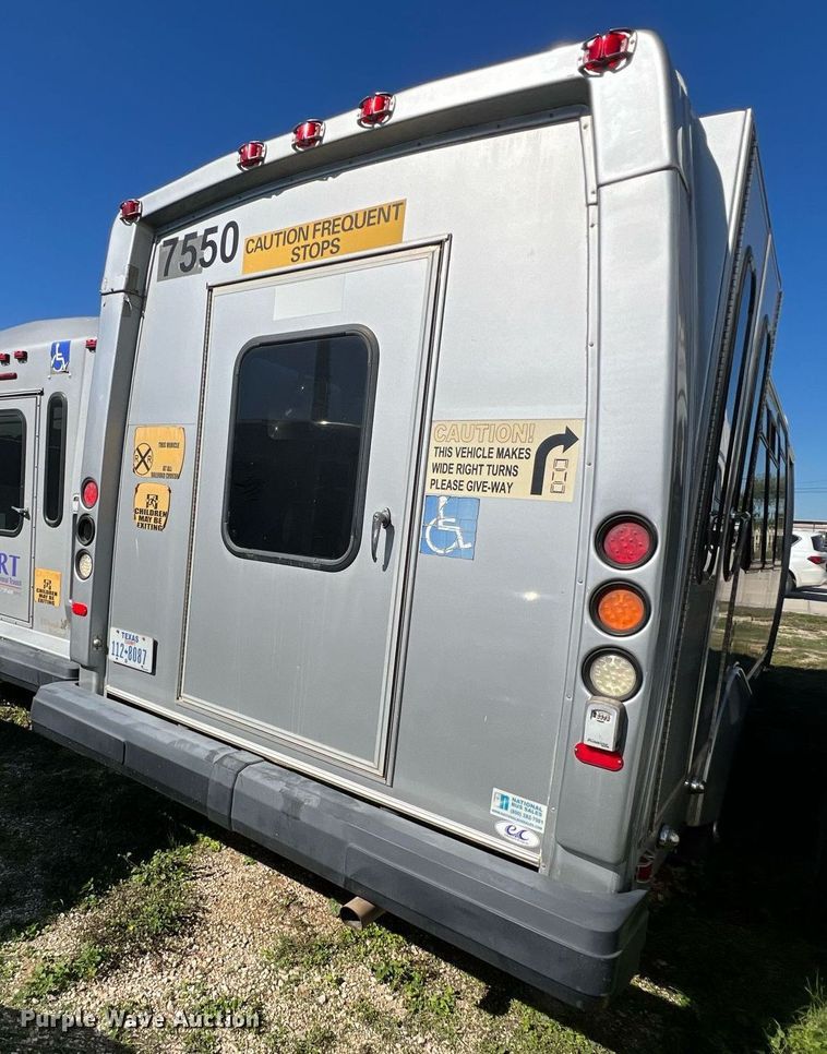 image for item MH9937 2011 Ford E450  shuttle bus