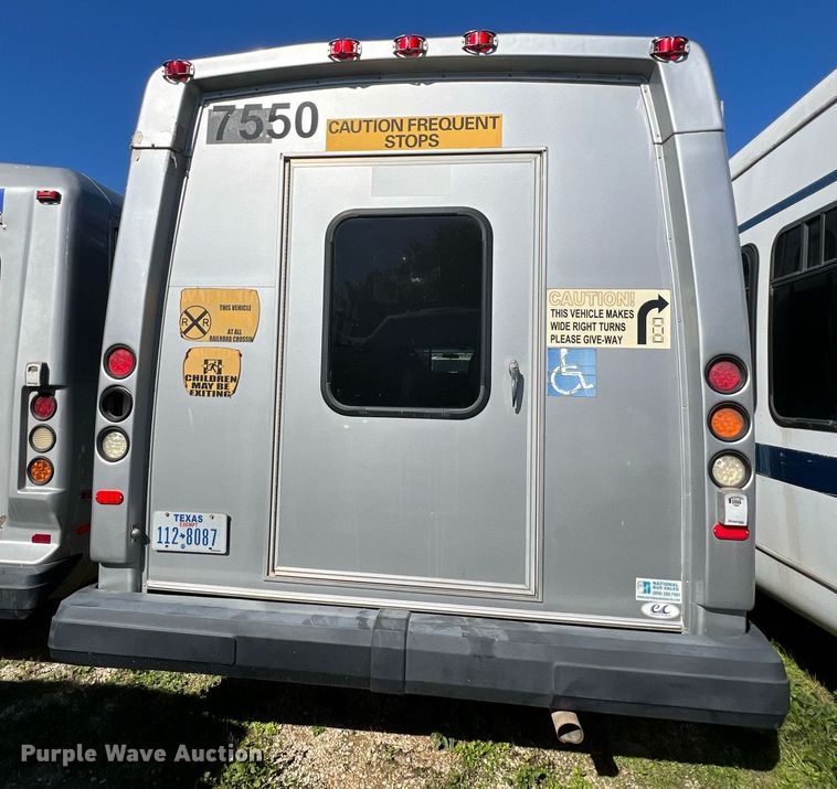 image for item MH9937 2011 Ford E450  shuttle bus