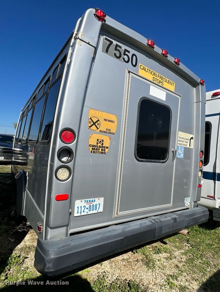 image for item MH9937 2011 Ford E450  shuttle bus