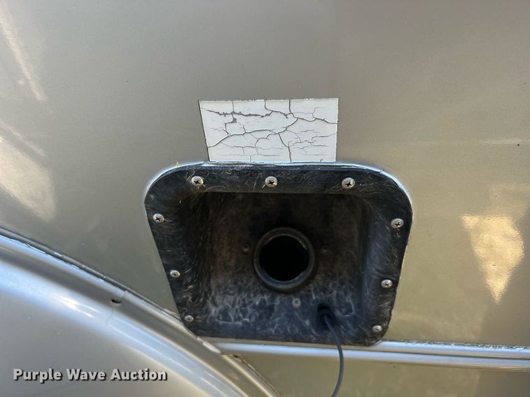 image for item MH9937 2011 Ford E450  shuttle bus