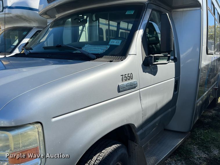 image for item MH9937 2011 Ford E450  shuttle bus