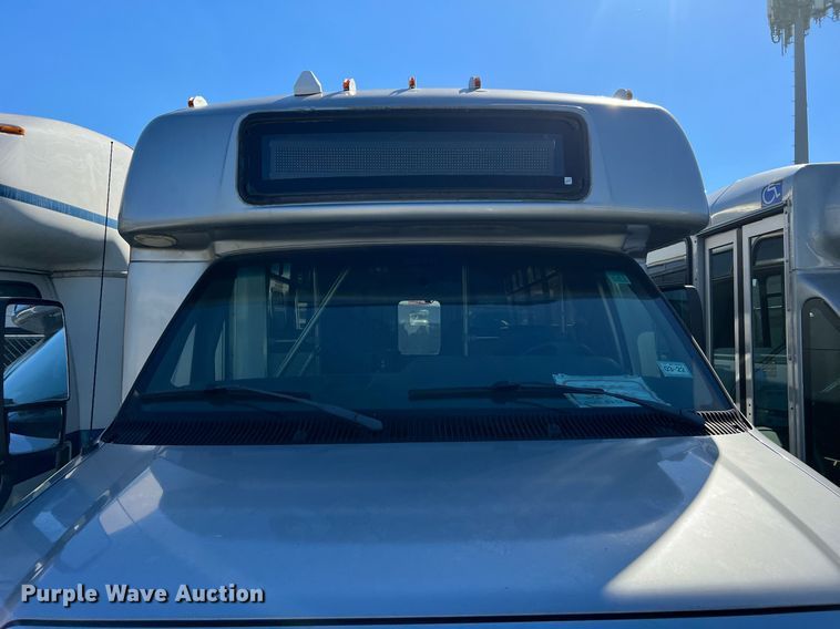 image for item MH9937 2011 Ford E450  shuttle bus