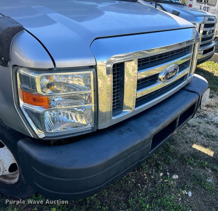 image for item MH9937 2011 Ford E450  shuttle bus