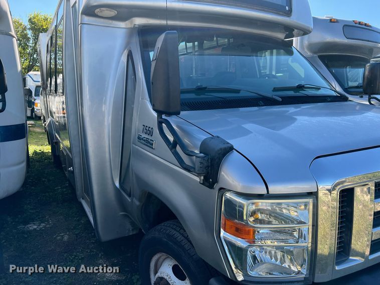 image for item MH9937 2011 Ford E450  shuttle bus