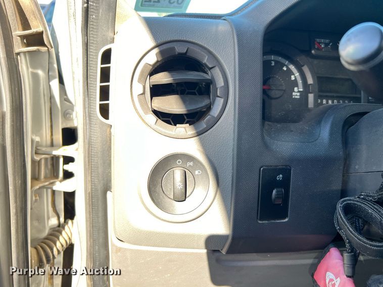 image for item MH9937 2011 Ford E450  shuttle bus