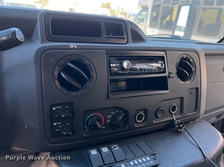 image for item MH9937 2011 Ford E450  shuttle bus