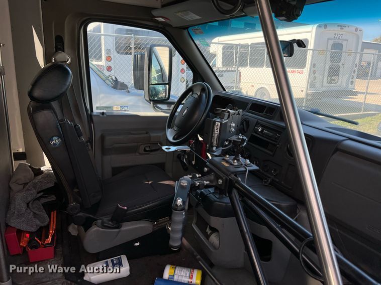 image for item MH9937 2011 Ford E450  shuttle bus