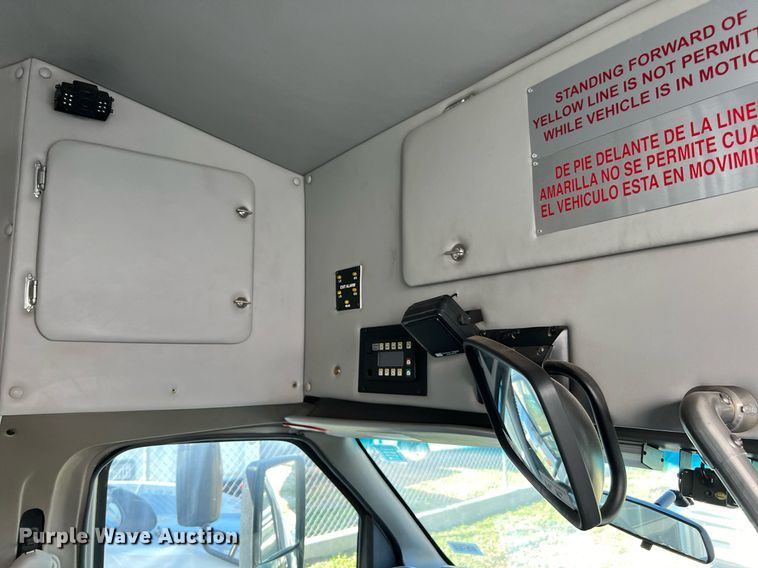 image for item MH9937 2011 Ford E450  shuttle bus