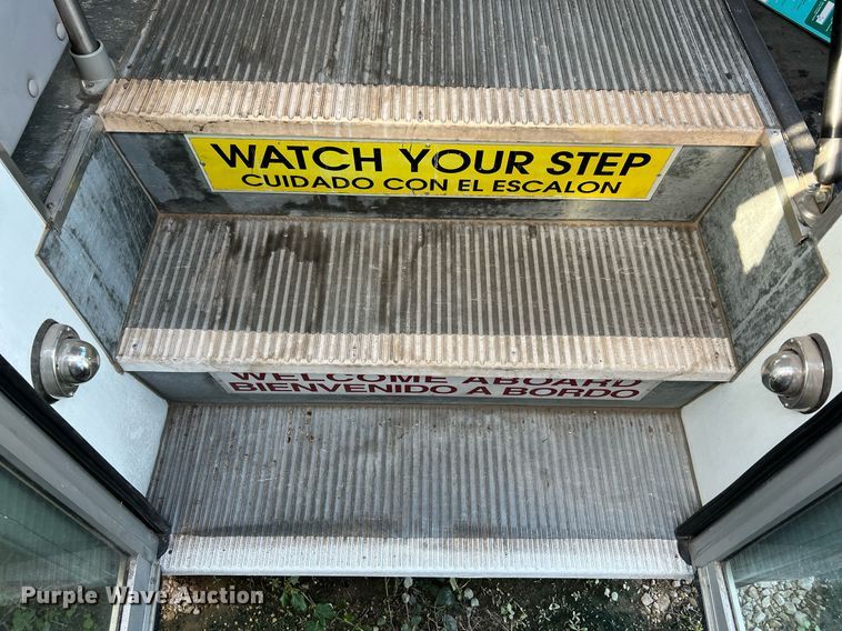 image for item MH9937 2011 Ford E450  shuttle bus