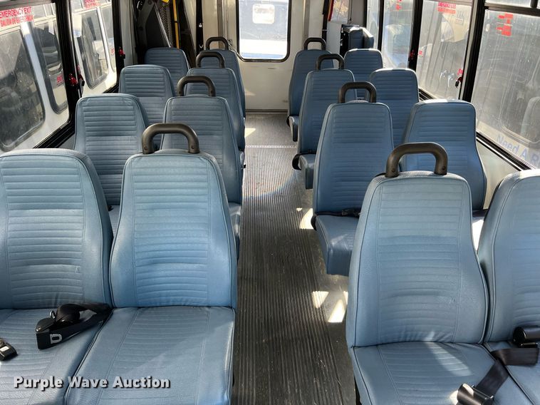 image for item MH9937 2011 Ford E450  shuttle bus