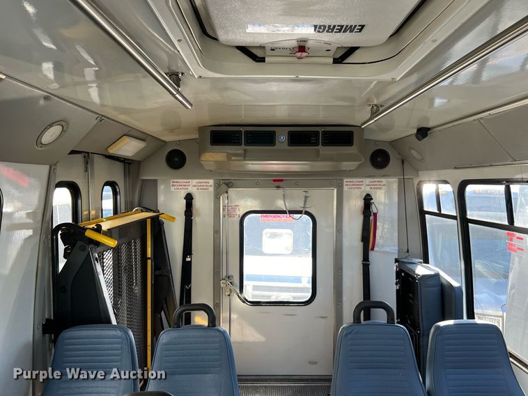 image for item MH9937 2011 Ford E450  shuttle bus