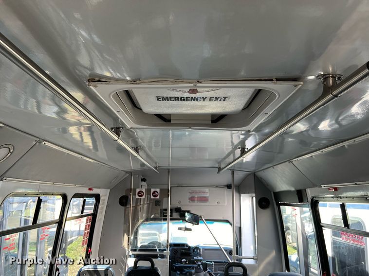 image for item MH9937 2011 Ford E450  shuttle bus