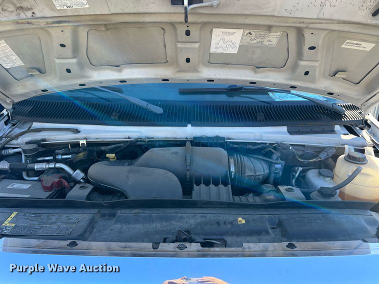 image for item MH9937 2011 Ford E450  shuttle bus