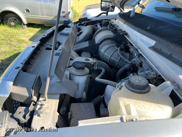 image for item MH9937 2011 Ford E450  shuttle bus