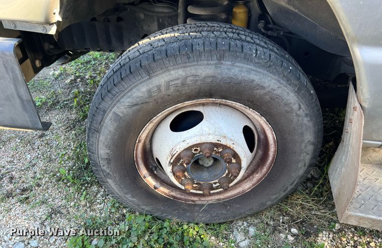 image for item MH9937 2011 Ford E450  shuttle bus