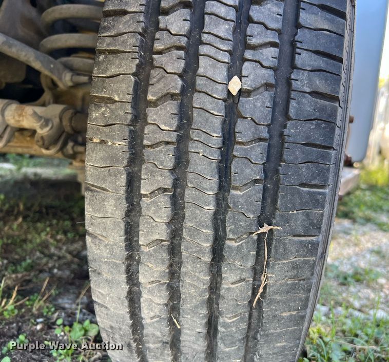 image for item MH9937 2011 Ford E450  shuttle bus