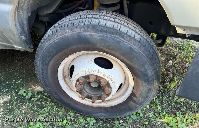 image for item MH9937 2011 Ford E450  shuttle bus