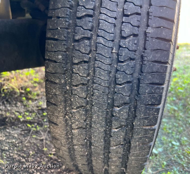 image for item MH9937 2011 Ford E450  shuttle bus