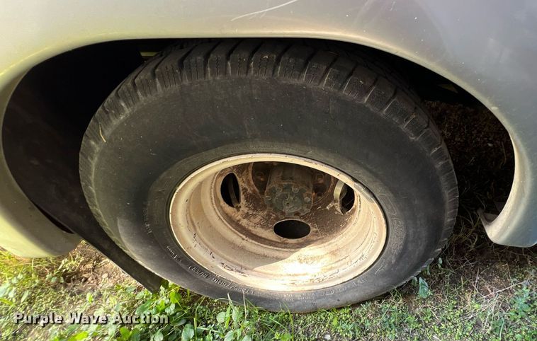 image for item MH9937 2011 Ford E450  shuttle bus