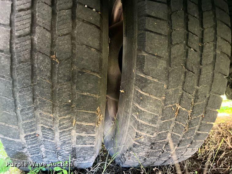 image for item MH9937 2011 Ford E450  shuttle bus