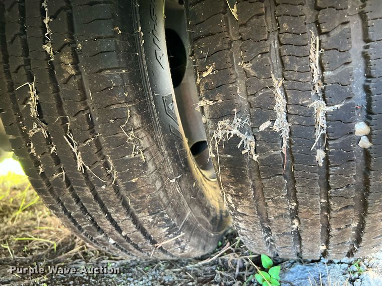 image for item MH9937 2011 Ford E450  shuttle bus