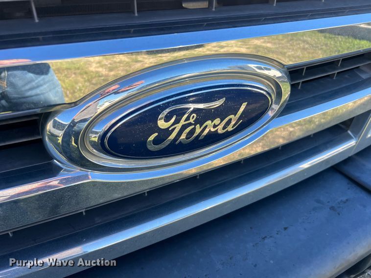 image for item MH9937 2011 Ford E450  shuttle bus