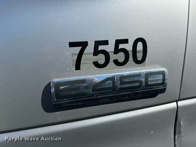 image for item MH9937 2011 Ford E450  shuttle bus