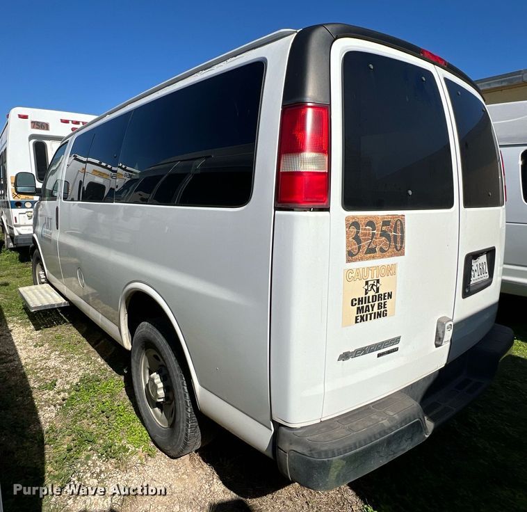 image for item MH9939 2008 Chevrolet Express 3500  van
