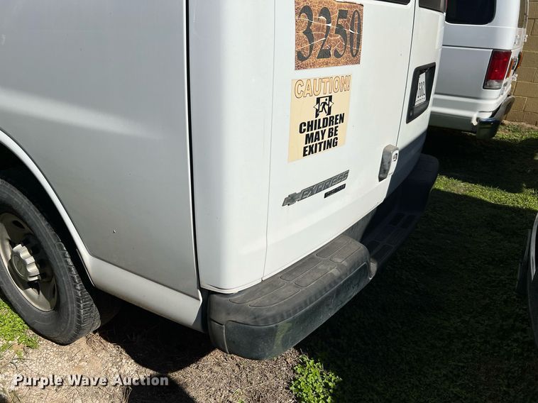 image for item MH9939 2008 Chevrolet Express 3500  van
