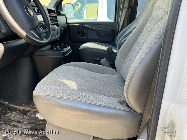 image for item MH9939 2008 Chevrolet Express 3500  van