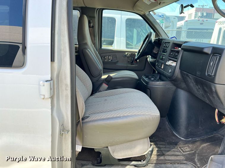 image for item MH9939 2008 Chevrolet Express 3500  van