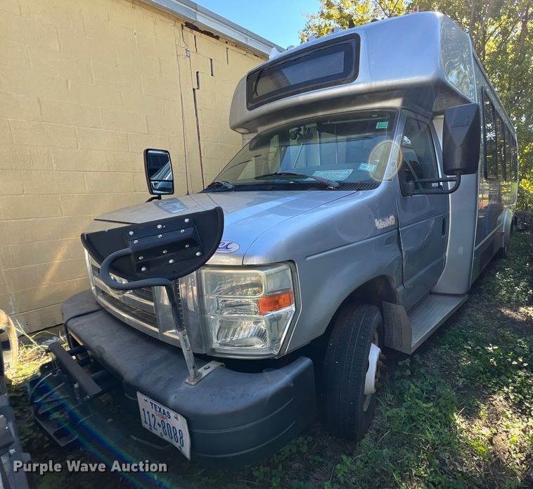 image for item MH9940 2011 Ford E450  shuttle bus