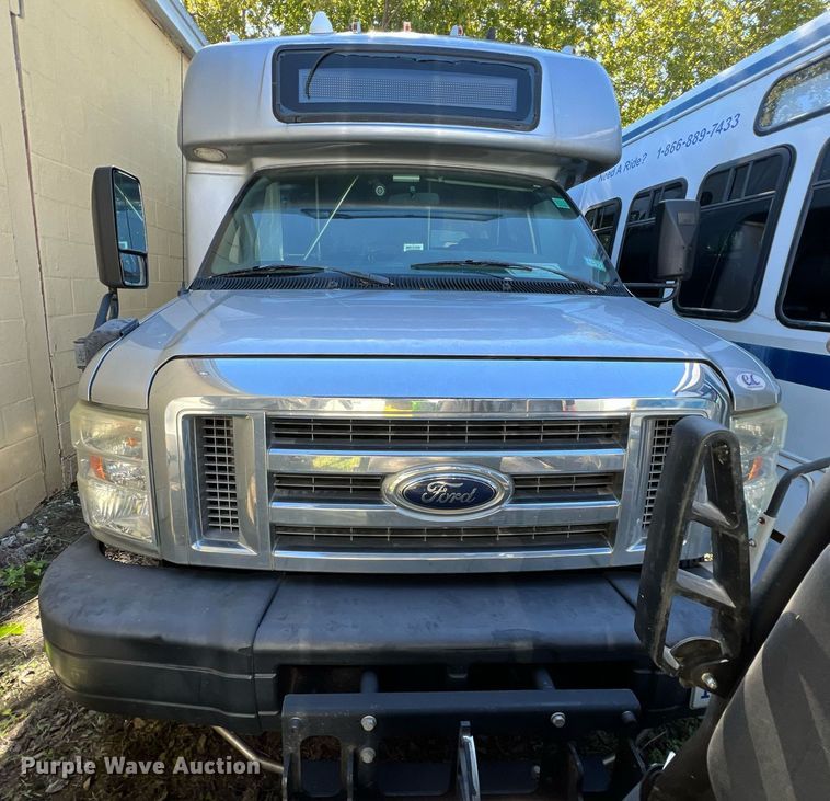 image for item MH9940 2011 Ford E450  shuttle bus