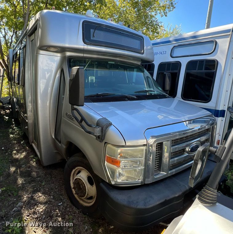 image for item MH9940 2011 Ford E450  shuttle bus