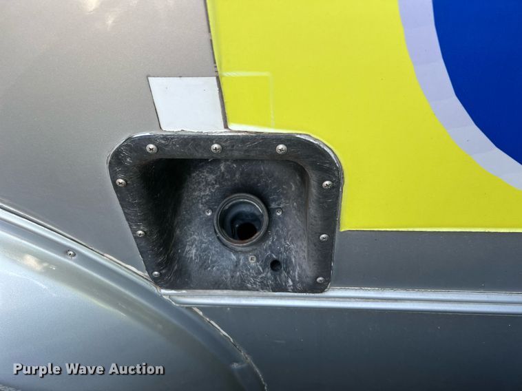 image for item MH9940 2011 Ford E450  shuttle bus