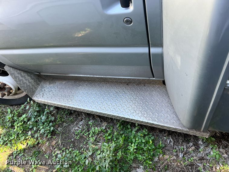 image for item MH9940 2011 Ford E450  shuttle bus