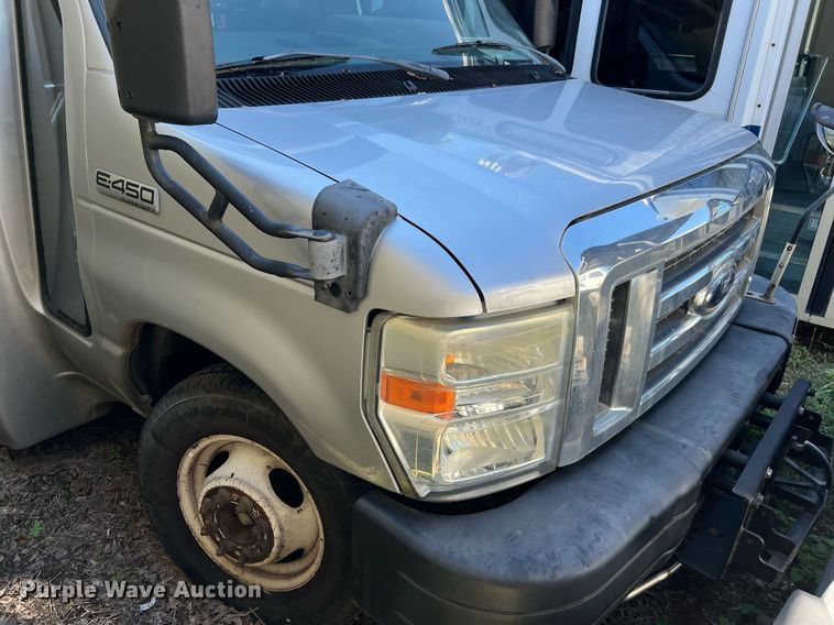 image for item MH9940 2011 Ford E450  shuttle bus