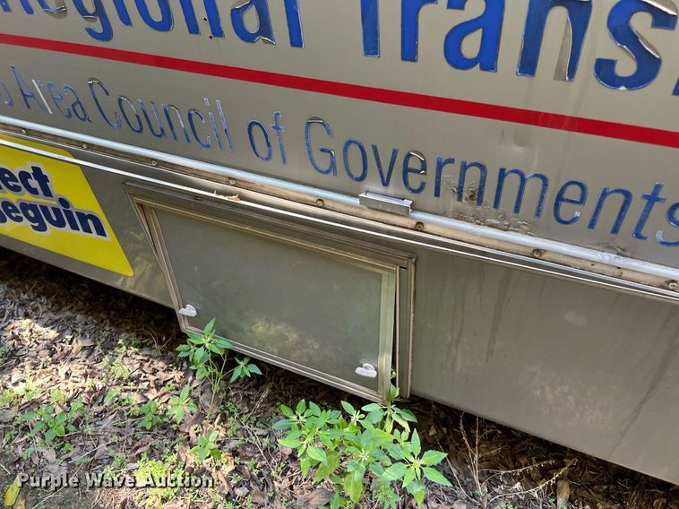 image for item MH9940 2011 Ford E450  shuttle bus