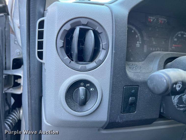 image for item MH9940 2011 Ford E450  shuttle bus