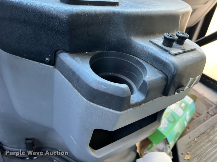 image for item MH9940 2011 Ford E450  shuttle bus