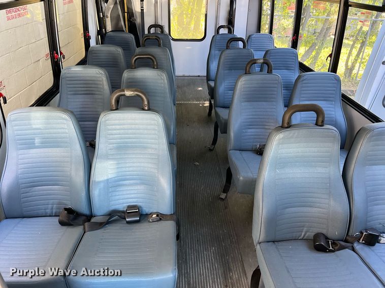 image for item MH9940 2011 Ford E450  shuttle bus